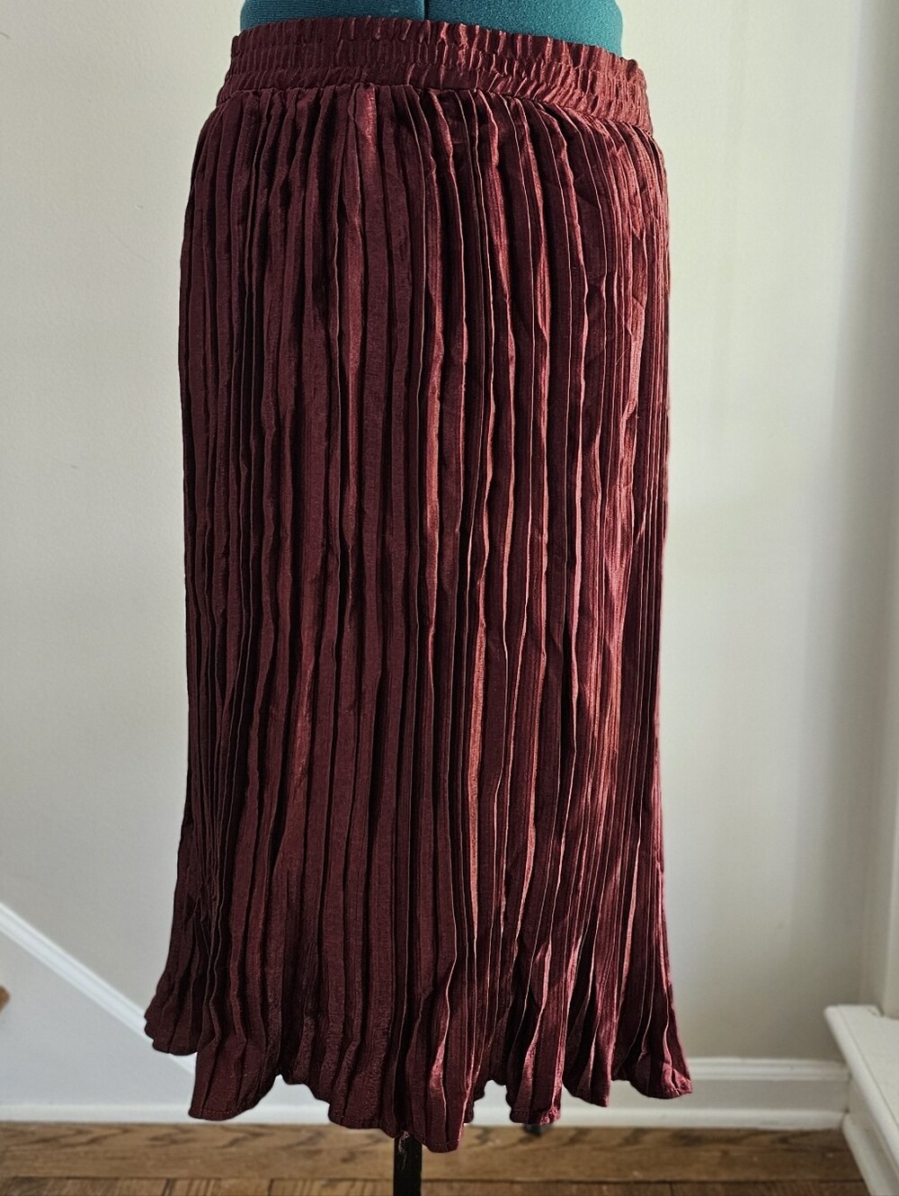 Amaryllis Pleated Midi Skirt Maroon Size 2X - Excellent Condition